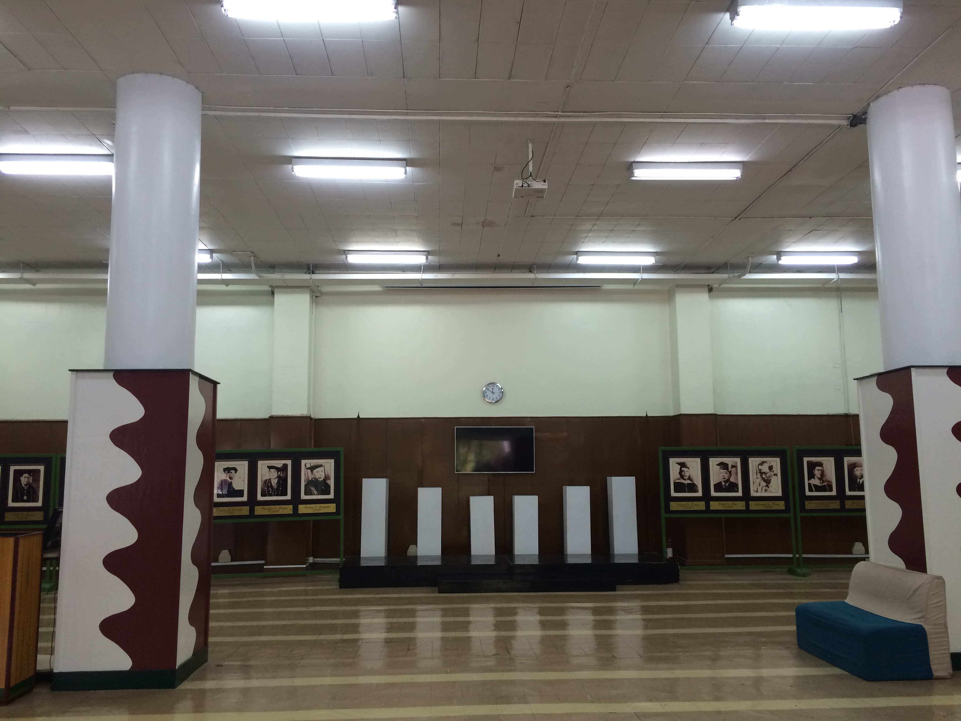 フィリピンの大学・UP・University of the Philippinesの図書館内の様子