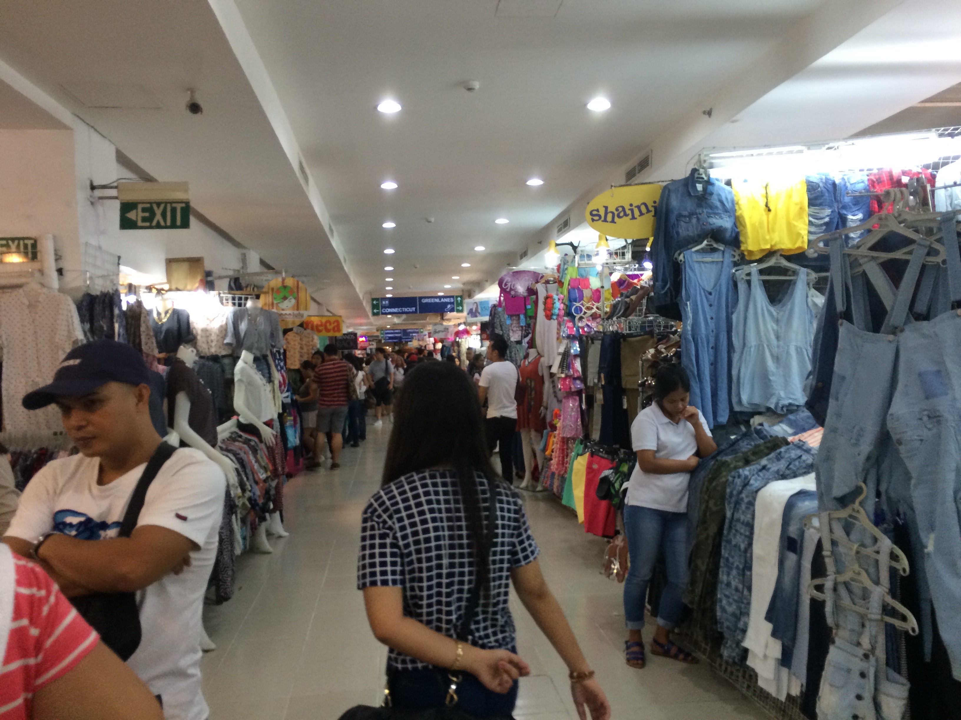 フィリピンにあるグリーンヒルズモール内の様子
